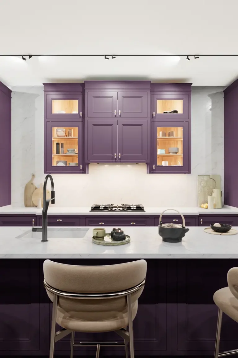 Большая фиолетовая кухня JG Маргарита Йорк с антресолями в стиле неоклассика