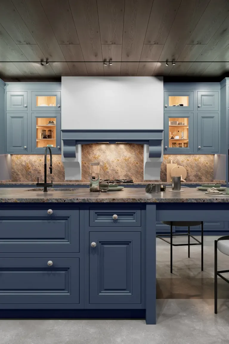 Синяя кухня JG Меган Йорк в неоклассическом стиле